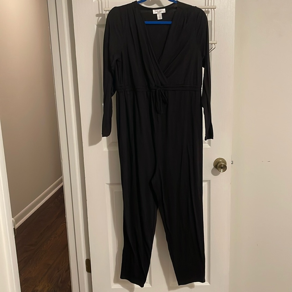 Black cinched jumpsuit (Maternity)